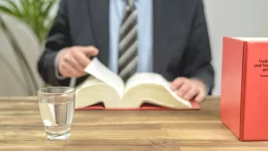 How much do lawyers usually take from settlement- Plain2