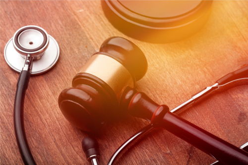 Ninja Foodi lawsuit concept shown with a gavel and stethoscope on a wooden table.